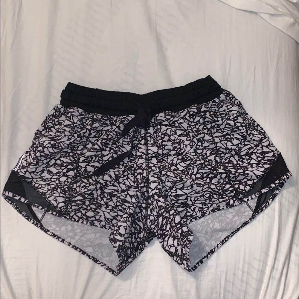 lululemon hotty hot size 4 shorts